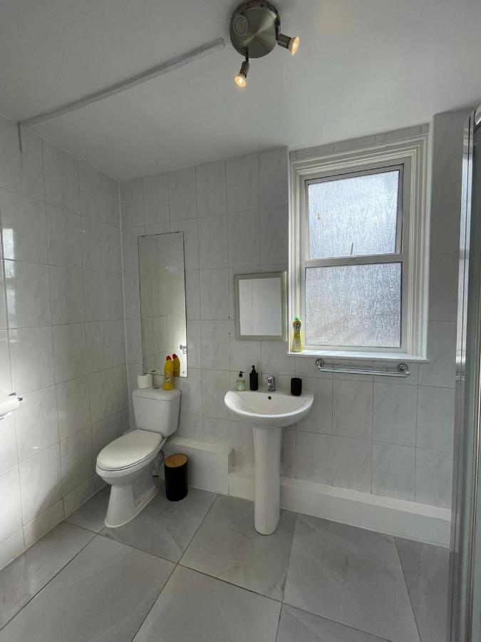 Amazing 3 Bedroom Flat Minutes From Tower Bridge ลอนดอน ภายนอก รูปภาพ