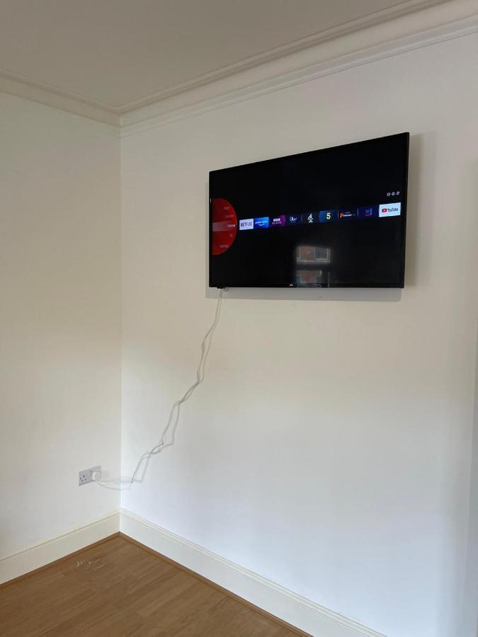 Amazing 3 Bedroom Flat Minutes From Tower Bridge ลอนดอน ภายนอก รูปภาพ