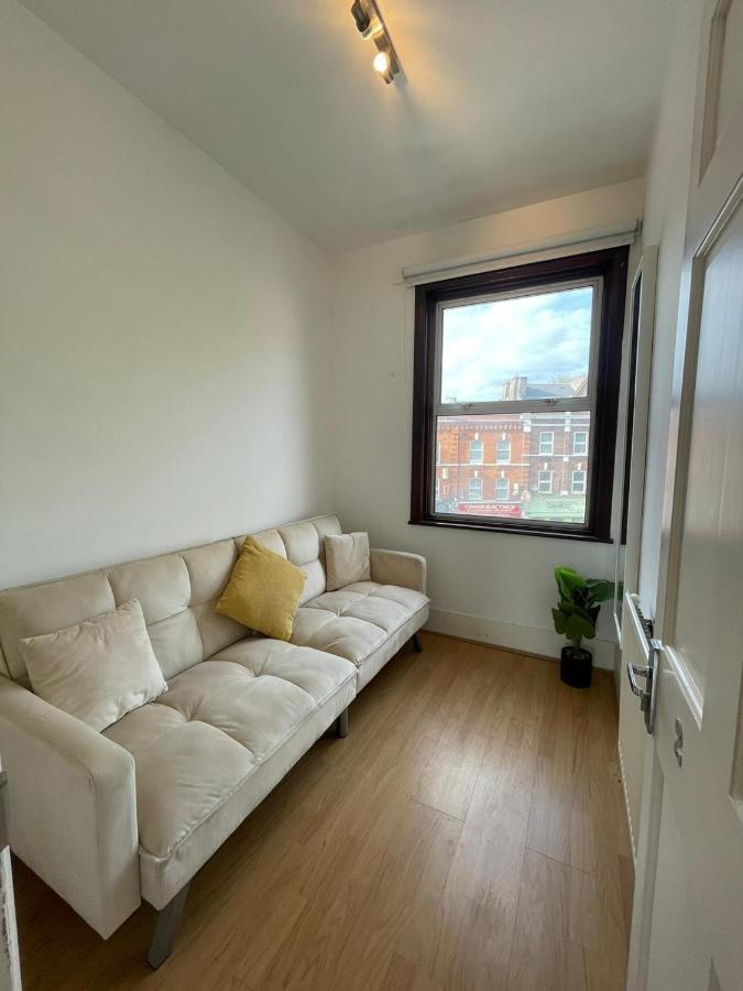 Amazing 3 Bedroom Flat Minutes From Tower Bridge ลอนดอน ภายนอก รูปภาพ